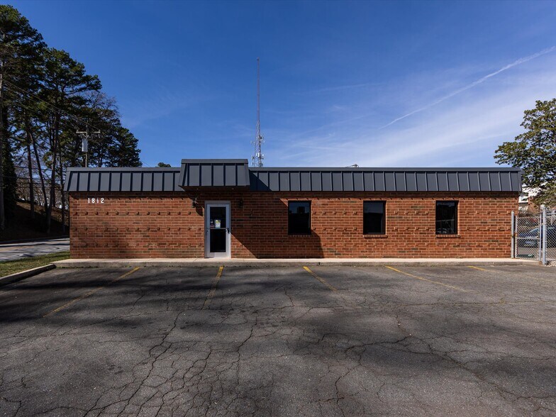 Primary Photo Of 1812 W Morehead St, Charlotte Office Residential For Lease