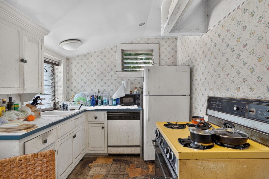 More Photos Of 119 S Adams St, Glendale Multifamily For Sale