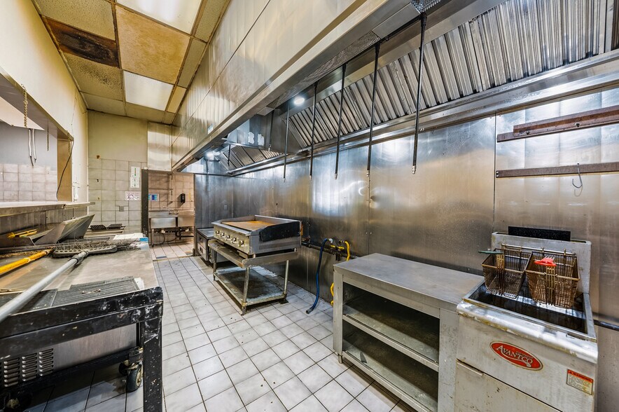 More Photos Of 2345 Ashland St, Ashland Freestanding For Lease