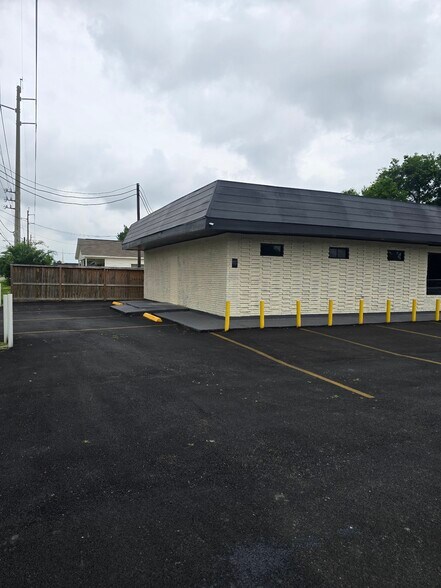 More Photos Of 3619 Reed Rd, Houston Freestanding For Lease