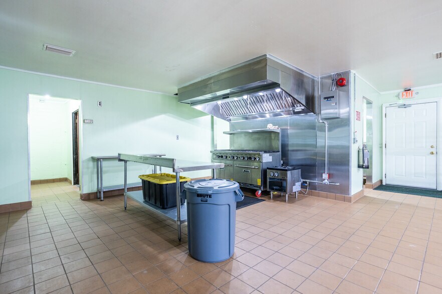 More Photos Of 10204 Se State Road 100, Starke Flex For Sale