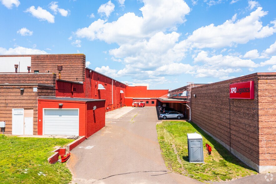 More Photos Of 2201 Green Ln, Levittown Unknown For Lease