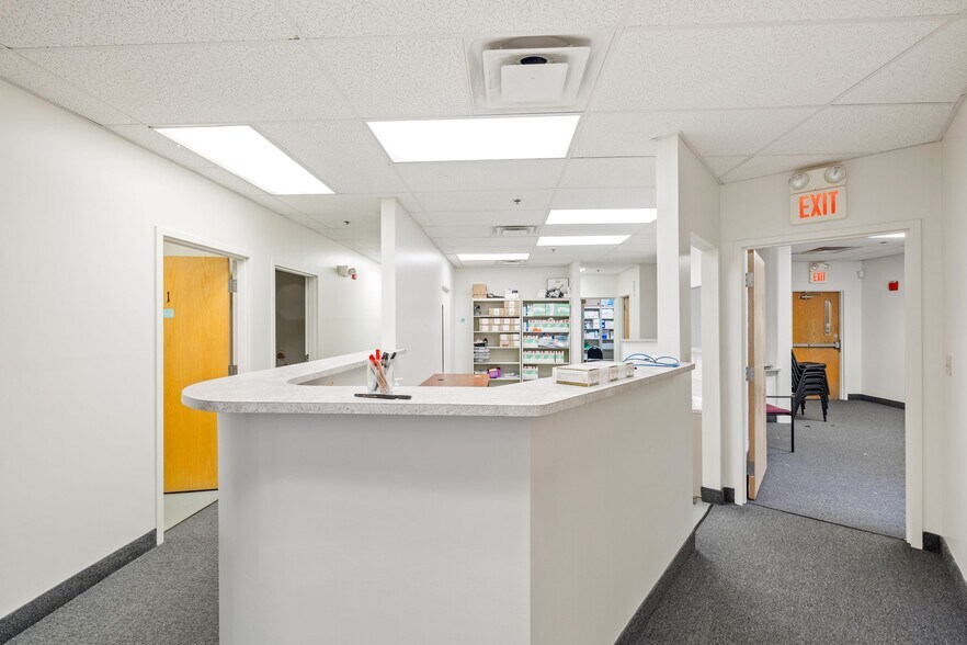 More Photos Of 1637 Mineral Spring Ave, North Providence Medical For Lease