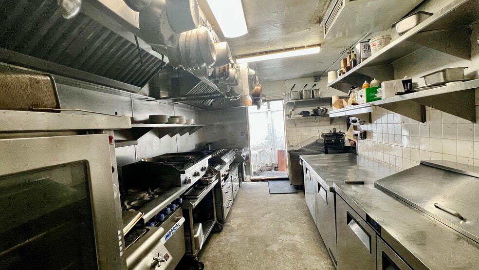 More Photos Of 7469 Melrose Ave, Los Angeles Restaurant For Lease
