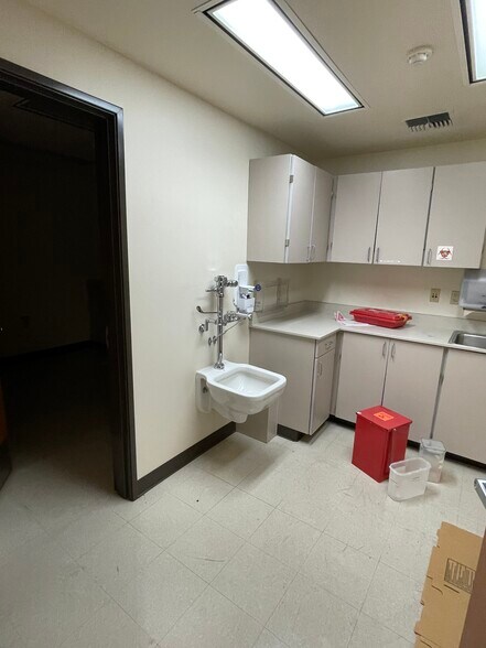 More Photos Of 502 54th Ave E, Fife Office For Lease