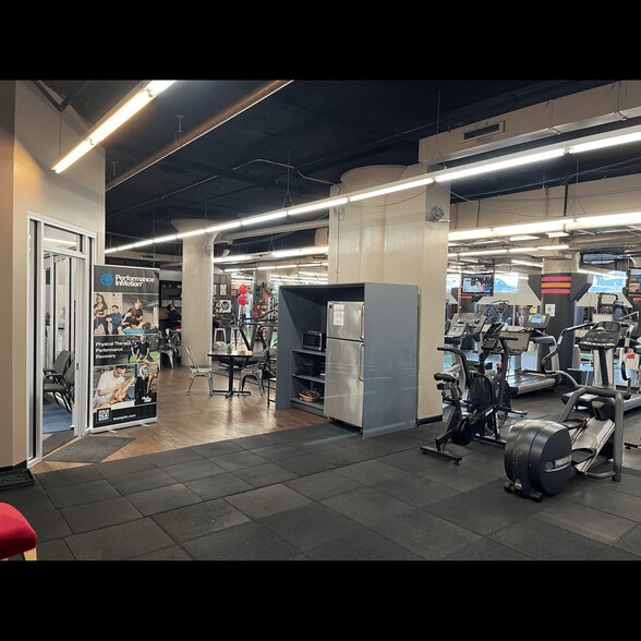 More Photos Of 820 N Orleans St, Chicago Office For Lease