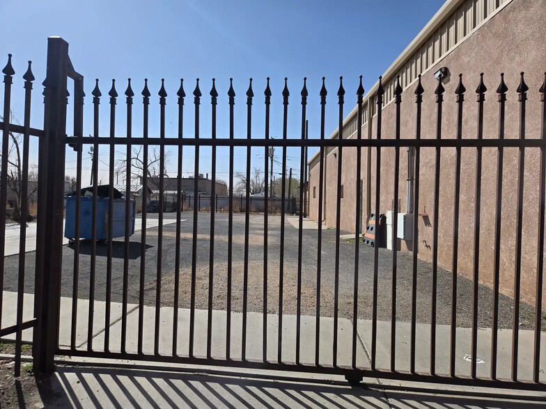 More Photos Of 6916-6918 Cochiti Rd, Albuquerque Warehouse For Sale
