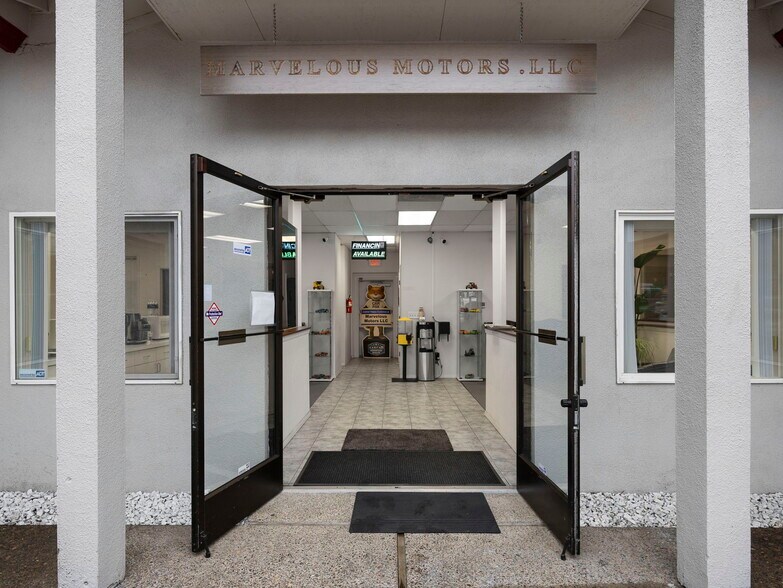 More Photos Of 17795-17835 SW Pacific Hwy, Tualatin Storefront Retail Office For Sale