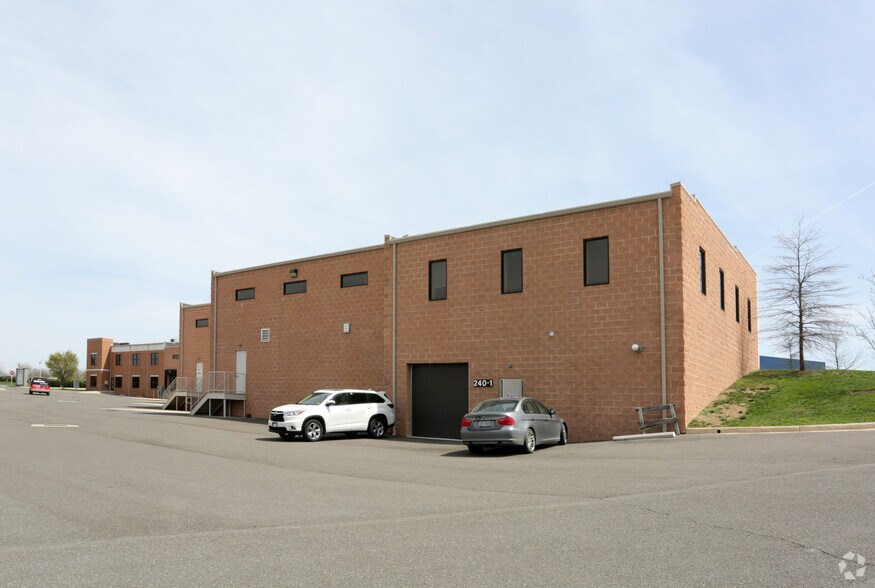 More Photos Of 240-254 Airport Rd, Winchester Light Distribution For Lease