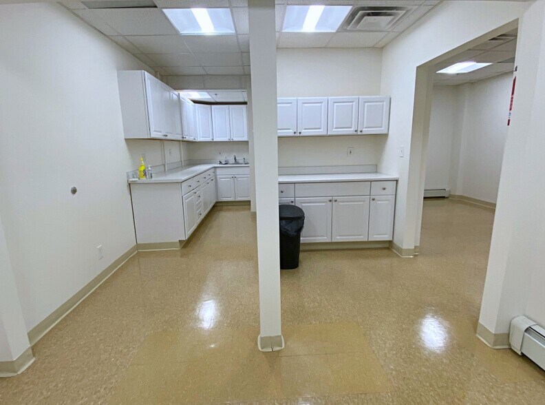 More Photos Of 281 Cambridge St, Burlington Medical For Lease