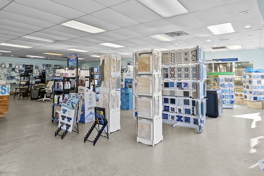 More Photos Of 1400 W Bay Dr, Largo General Retail For Sale