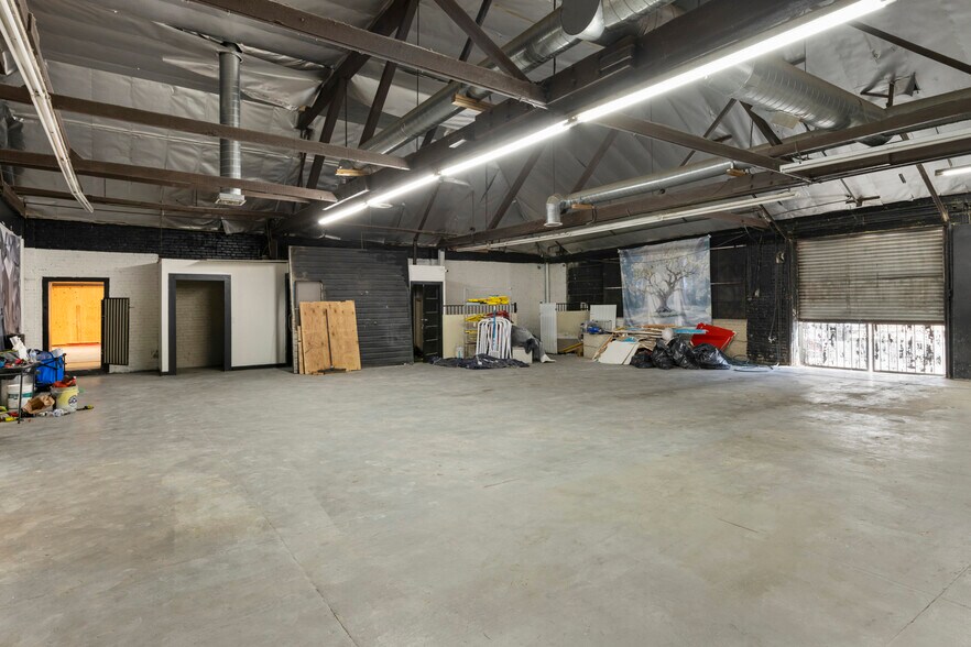 More Photos Of 1326 S Grand Ave, Los Angeles Warehouse For Sale