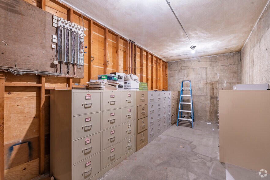 More Photos Of 218-222 California Ave, Reno Office For Sale