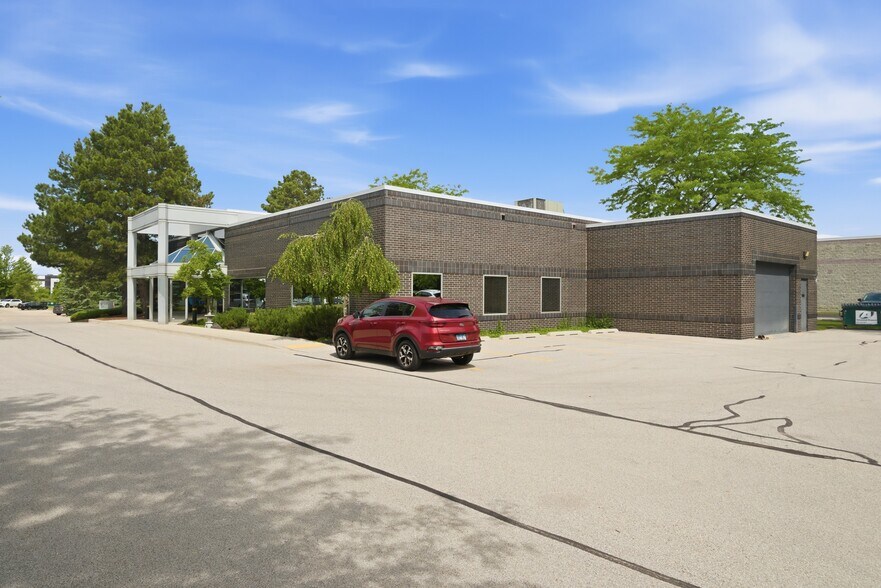More Photos Of 975 Campus Dr, Mundelein Light Manufacturing For Sale