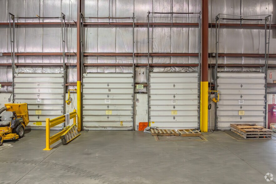 More Photos Of 225 N 16th St, Lebanon Distribution For Lease