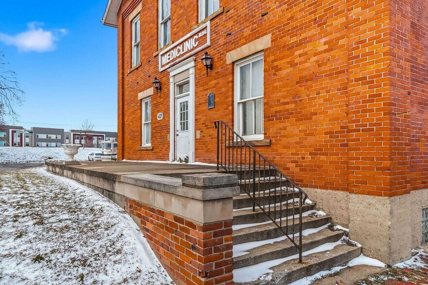 More Photos Of 412 E River St, Elyria Office For Sale