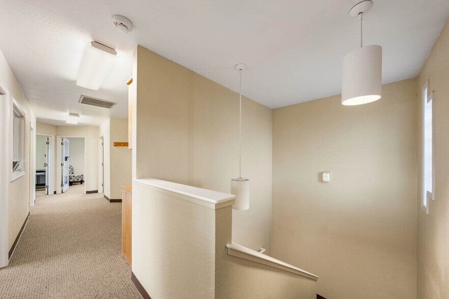 More Photos Of 735 SE 7th St, Grants Pass Office For Sale