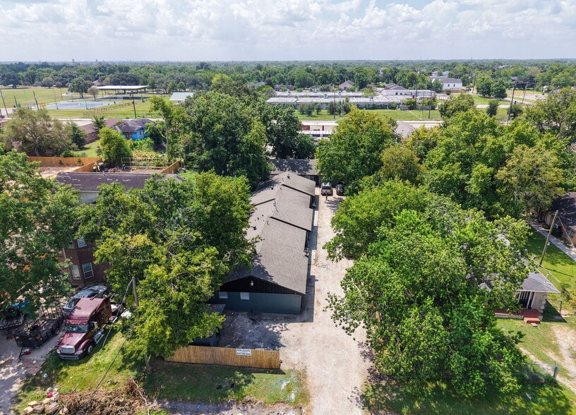 More Photos Of 5022 Mallow St, Houston Apartments For Sale