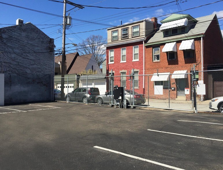 More Photos Of 1815-1819 E Carson St, Pittsburgh Storefront Retail Office For Lease
