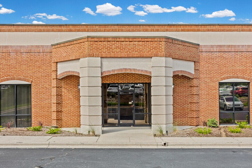 More Photos Of 2400 Crownpoint Executive Dr, Charlotte Office For Lease