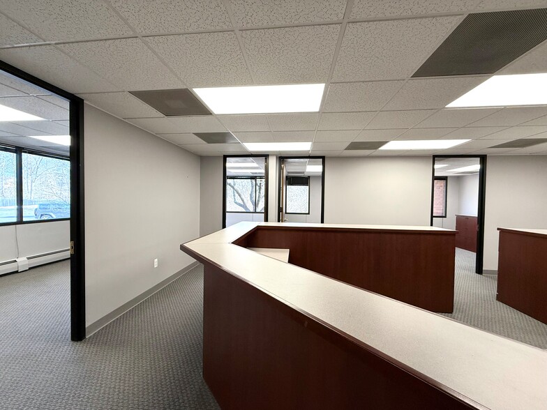 More Photos Of 32100 Telegraph Rd, Bingham Farms Medical For Lease