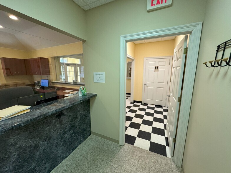 More Photos Of 1233 Macon View Dr, Cordova Medical For Lease