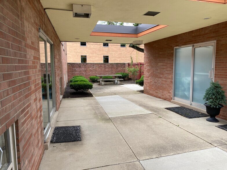 More Photos Of 1840 Zollinger Rd, Upper Arlington Loft Creative Space For Lease