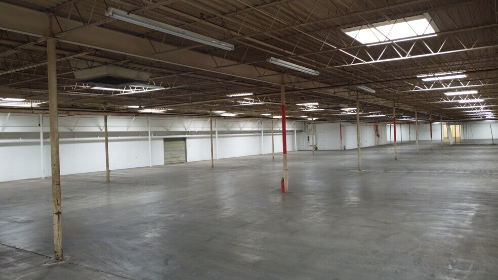 More Photos Of 2615 Elmhurst Ln, Portsmouth Warehouse For Lease