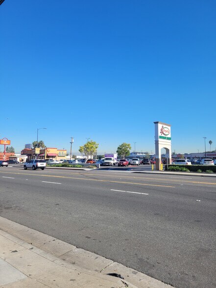 More Photos Of 14425 Prairie Ave, Lawndale Office Residential For Sale