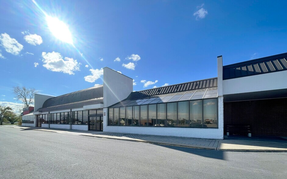 More Photos Of 1050-1080 S Main St, Bowling Green Unknown For Lease