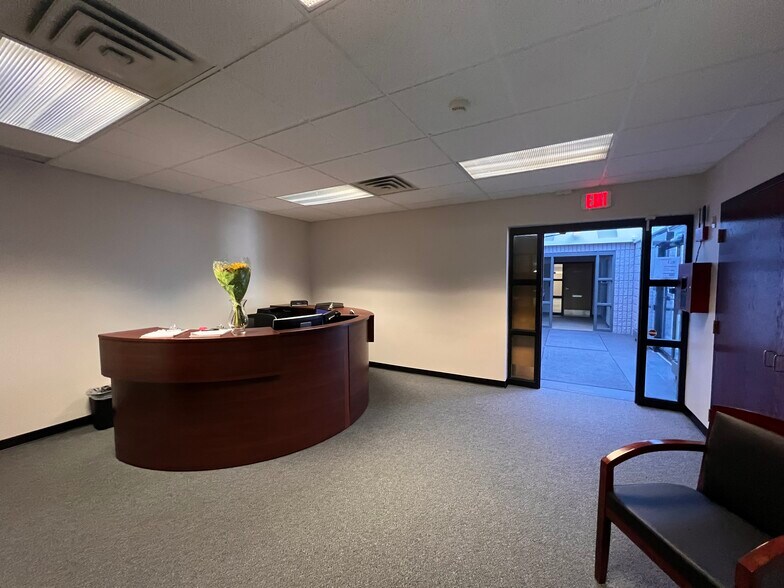 More Photos Of 11 Pinchot Ct, Amherst Medical For Lease