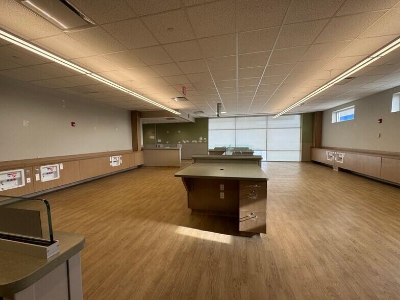 More Photos Of 2521 Walden Ave, Cheektowaga Storefront Retail Office For Lease