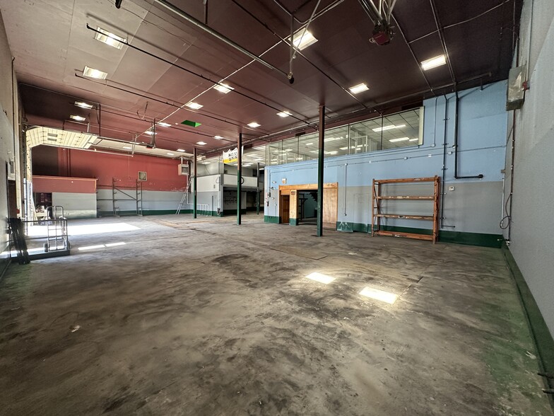 More Photos Of 1220 Mark St, Bensenville Warehouse For Lease