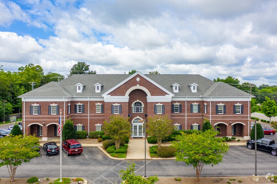 More Photos Of 100 Country Club Dr, Hendersonville Medical For Lease