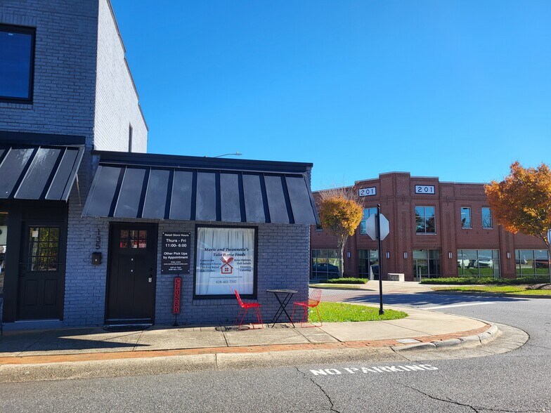 More Photos Of 131 Conover Sta SE, Conover Storefront Retail Office For Lease