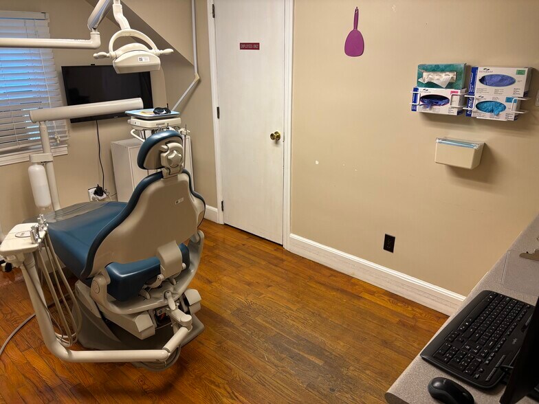 More Photos Of 306 Main St, Wilmington Medical For Sale