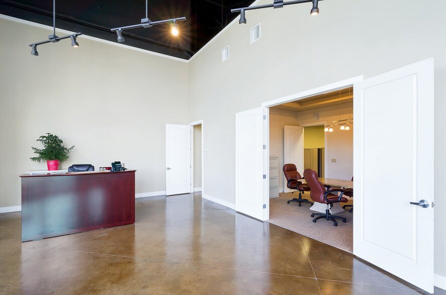 More Photos Of 13830 Jetport Commerce Pky, Fort Myers Warehouse For Lease