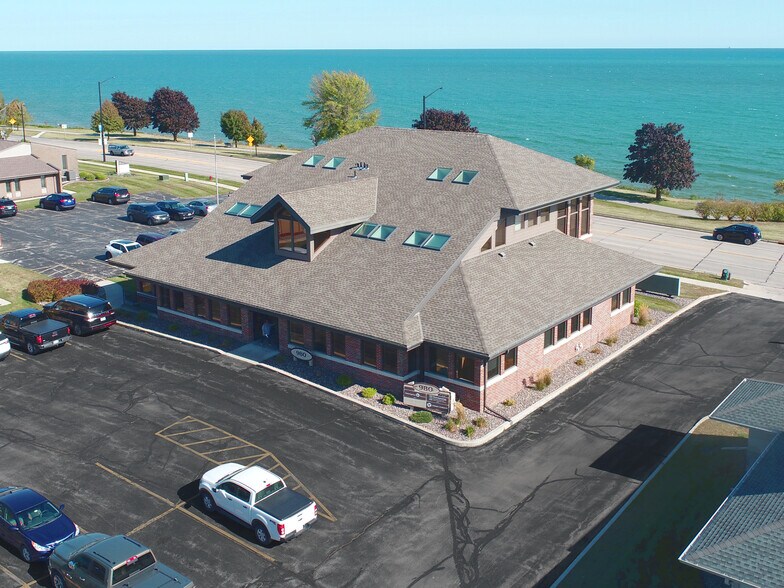 Primary Photo Of 980 Maritime Dr, Manitowoc Office For Lease