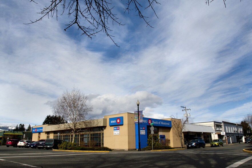 More Photos Of 585 England Ave, Courtenay Bank For Sale