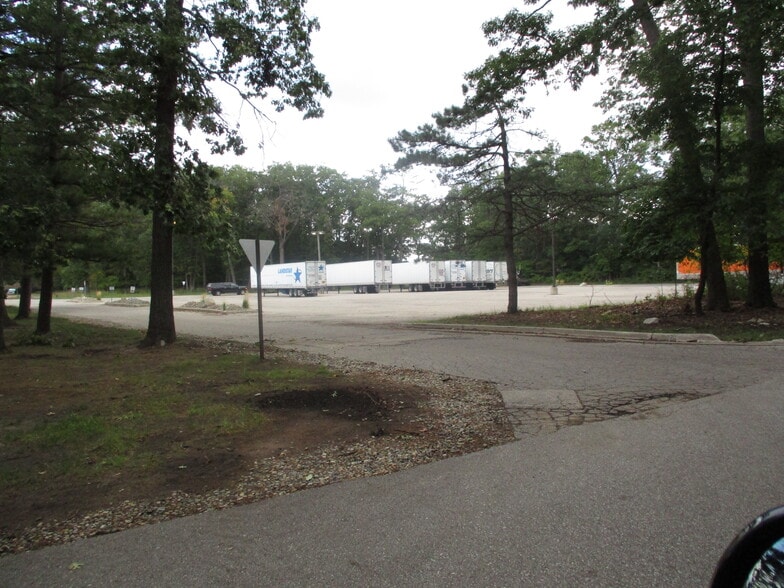 More Photos Of 2800 Estes St, Norton Shores Manufacturing For Sale