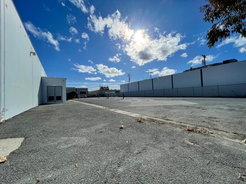 More Photos Of 865 Hinckley Rd, Burlingame Warehouse For Lease