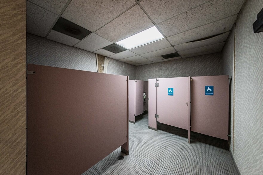 More Photos Of 3000 Irvin Cobb Dr, Paducah Warehouse For Sale