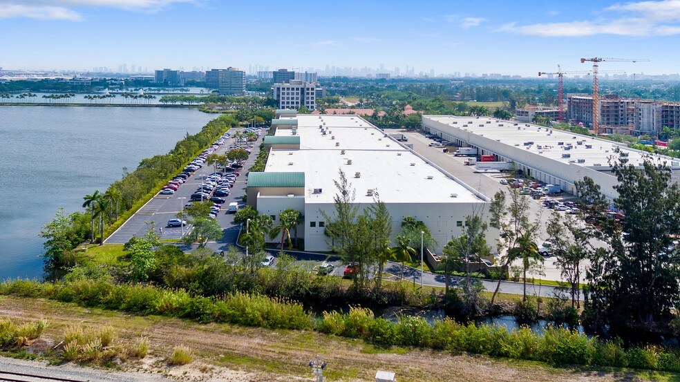 More Photos Of 6703 NW 7th St, Miami Warehouse For Lease