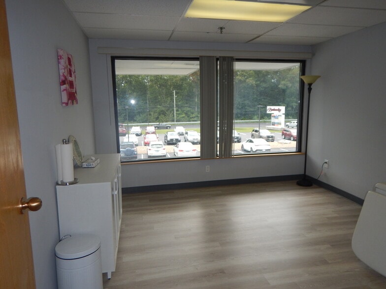 More Photos Of 254 N Broadway, Salem Storefront Retail Office For Sale