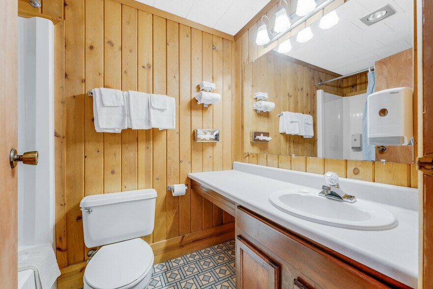 More Photos Of 21507 Seneca Trl, Marlinton Hotel For Sale