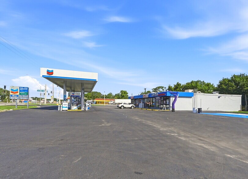 More Photos Of 2590 Recker Hwy, Winter Haven Service Station For Sale