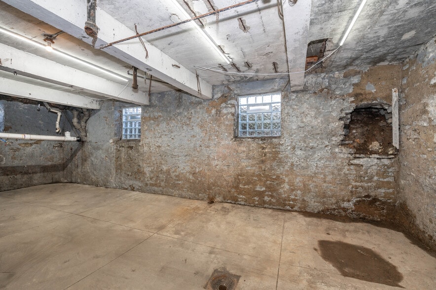 More Photos Of 1514 Kinney Ave, Cincinnati Warehouse For Sale