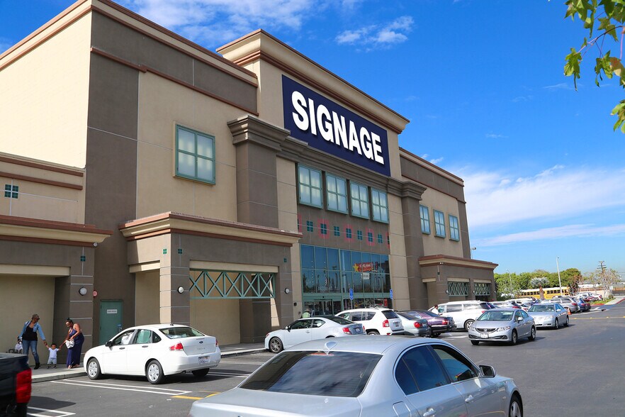 More Photos Of 14351 Hindry Ave, Hawthorne Freestanding For Lease