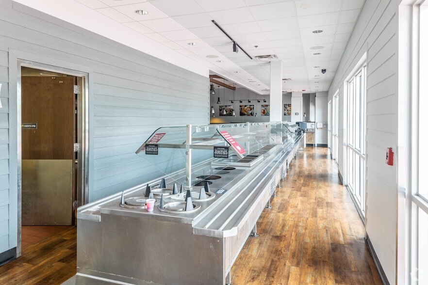 More Photos Of 8330-8505 Mills Dr, Miami Unknown For Lease