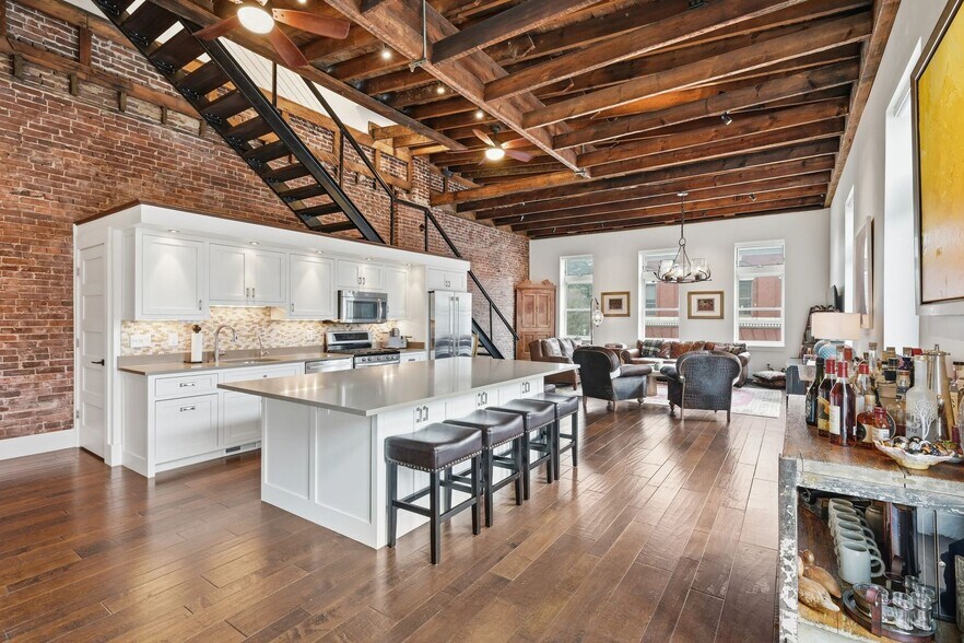 More Photos Of 443 Walnut St, Sewickley Flex For Sale